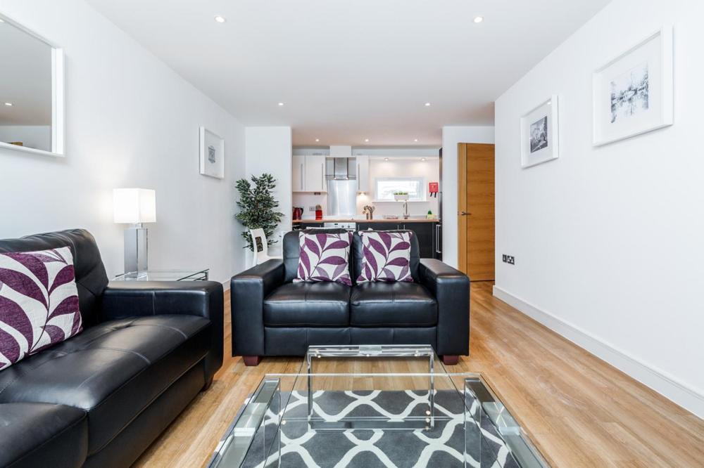 Roomspace Serviced Apartments - Abbot'S Yard Guildford Exteriér fotografie