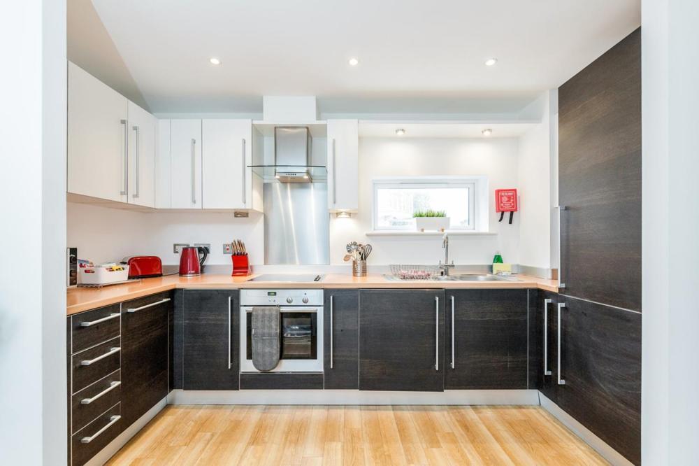 Roomspace Serviced Apartments - Abbot'S Yard Guildford Exteriér fotografie